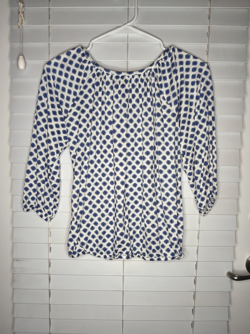 Michael Kors Women's Top Size XS White Blue Graphic Print 3/4 Sleeve Round Neck - Picture 2 of 10